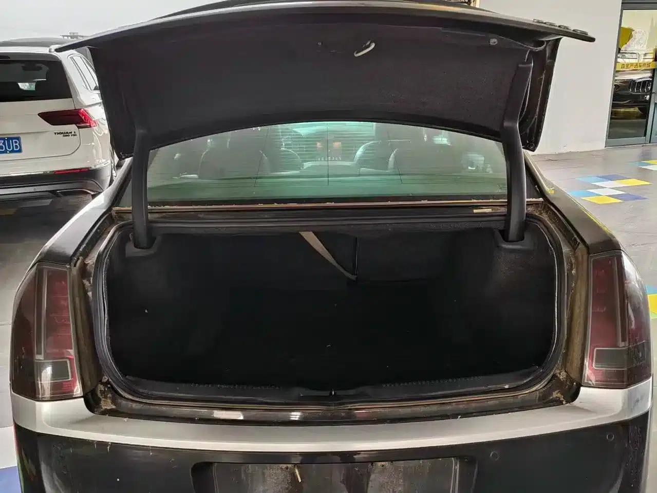 2014 Chrysler 300C Imported Model 3.0L Excellence Edition — миниатюра 7