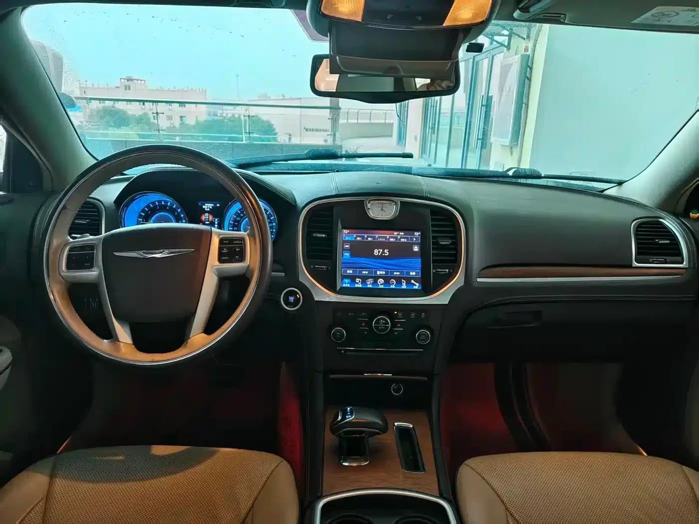 2014 Chrysler 300C Imported Model 3.0L Excellence Edition — миниатюра 10