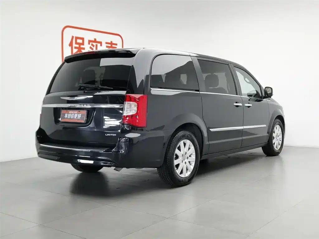 2013 Imported Grand Voyager 3.6L Luxury Edition — миниатюра 2