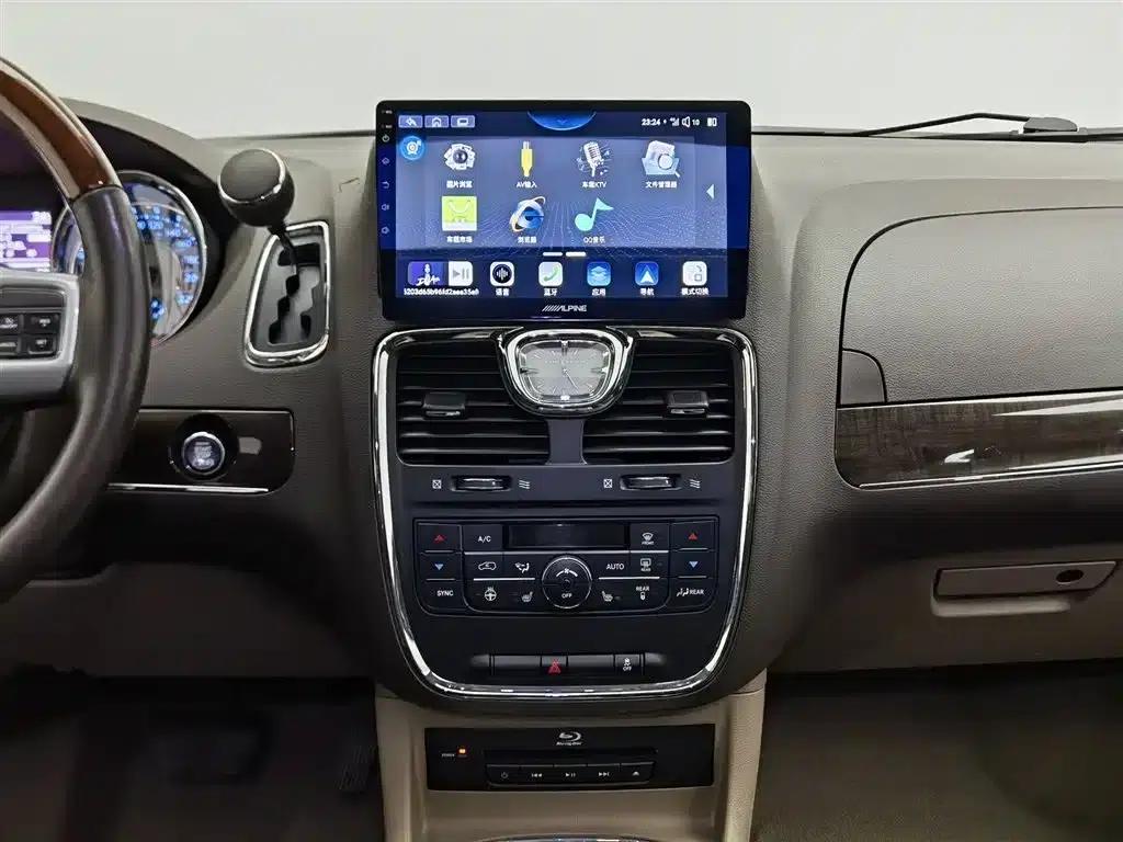 2013 Imported Grand Voyager 3.6L Luxury Edition — миниатюра 12
