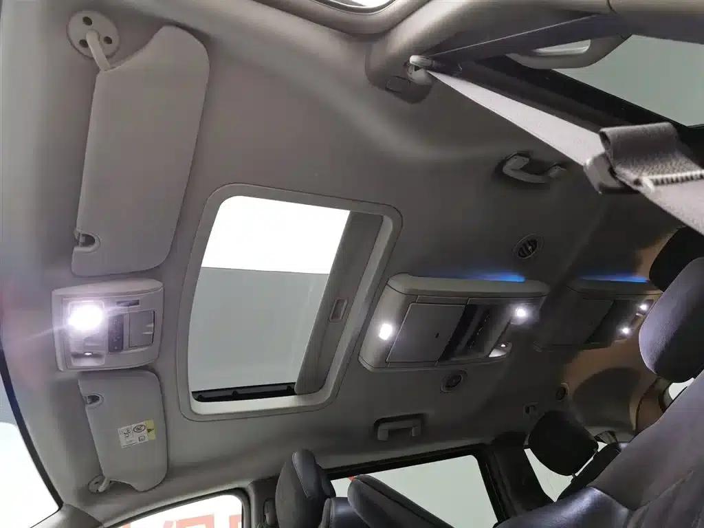 2013 Imported Grand Voyager 3.6L Luxury Edition — миниатюра 14