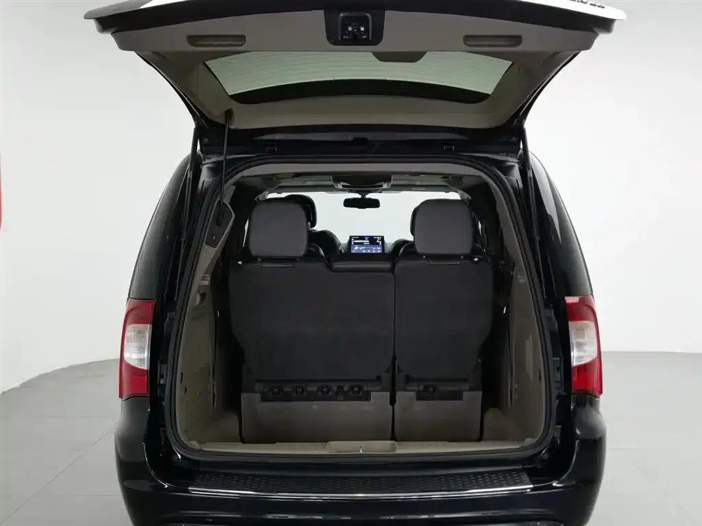 2013 Imported Grand Voyager 3.6L Luxury Edition — миниатюра 16