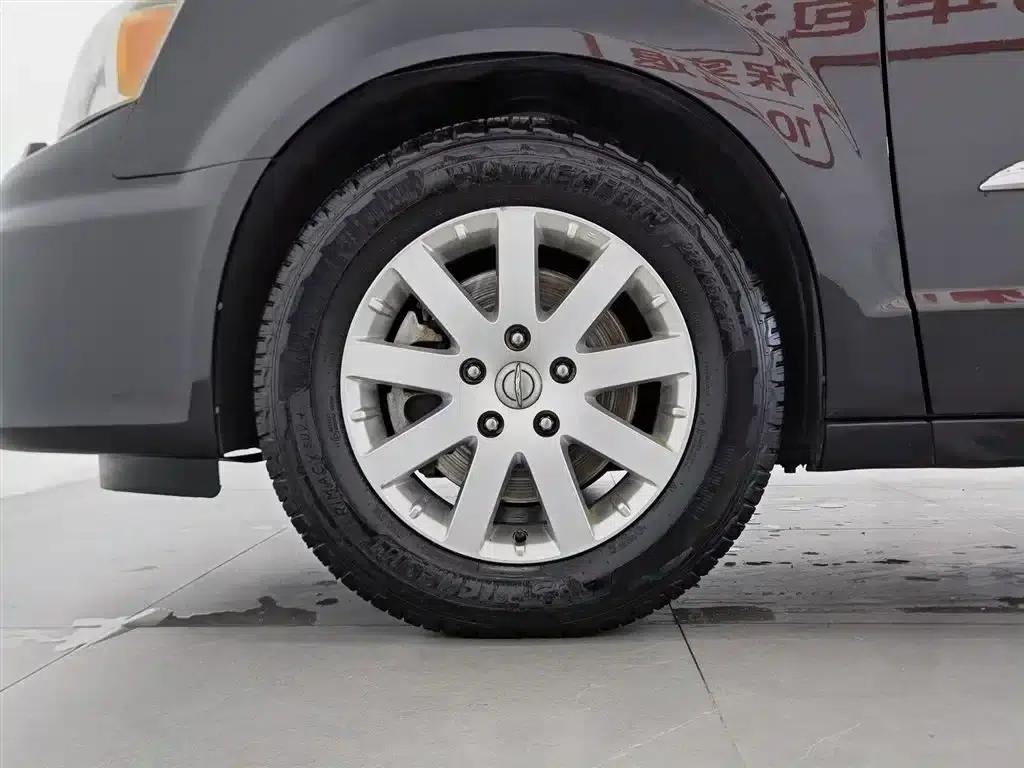 2013 Imported Grand Voyager 3.6L Luxury Edition — миниатюра 17