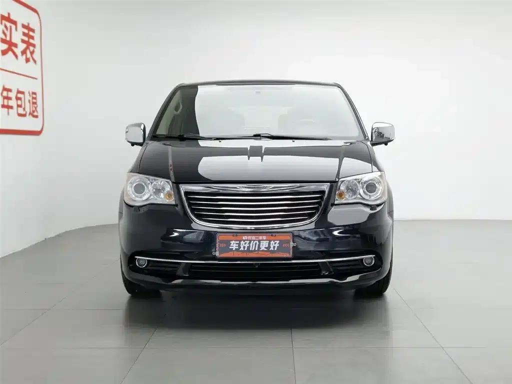 2013 Imported Grand Voyager 3.6L Luxury Edition — миниатюра 3