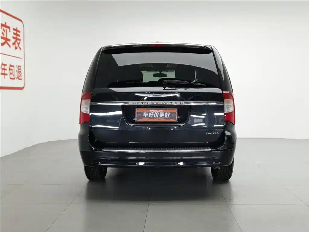 2013 Imported Grand Voyager 3.6L Luxury Edition — миниатюра 4