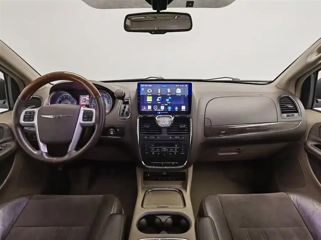 2013 Imported Grand Voyager 3.6L Luxury Edition — миниатюра 5
