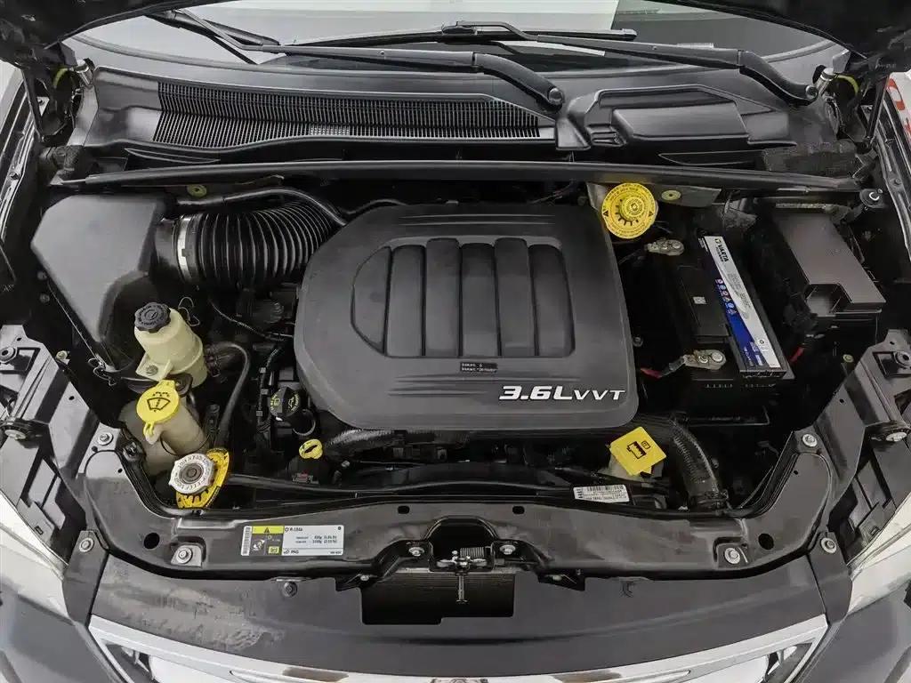 2013 Imported Grand Voyager 3.6L Luxury Edition — миниатюра 6