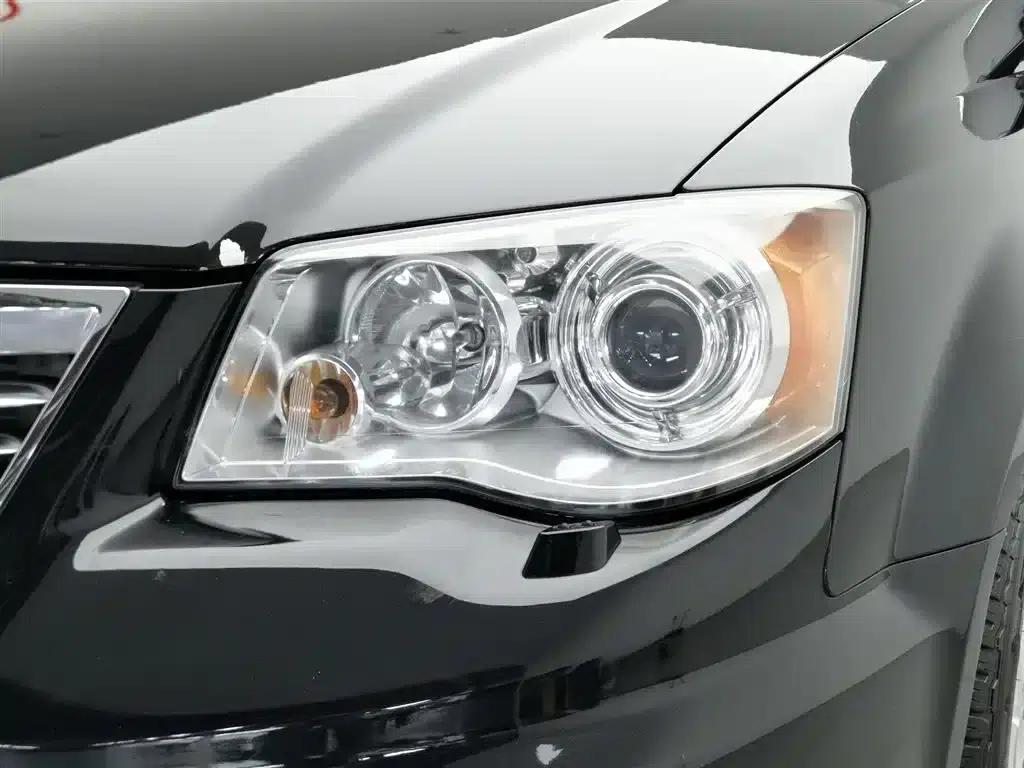 2013 Imported Grand Voyager 3.6L Luxury Edition — миниатюра 7