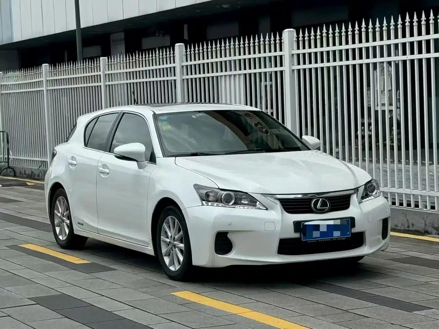 2013 Lexus CT 200h Comfort Edition — миниатюра 3