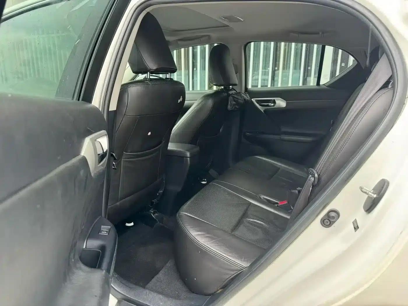 2013 Lexus CT 200h Comfort Edition — миниатюра 4
