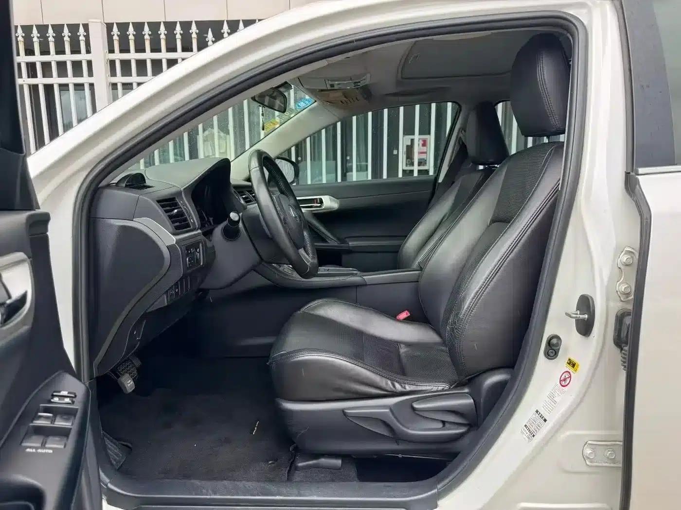 2013 Lexus CT 200h Comfort Edition — миниатюра 6
