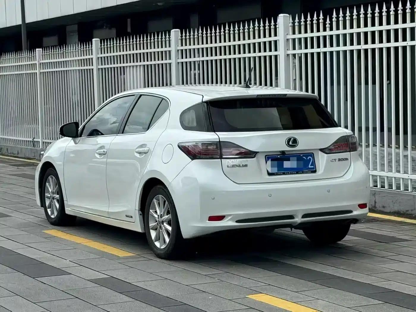 2013 Lexus CT 200h Comfort Edition — миниатюра 7