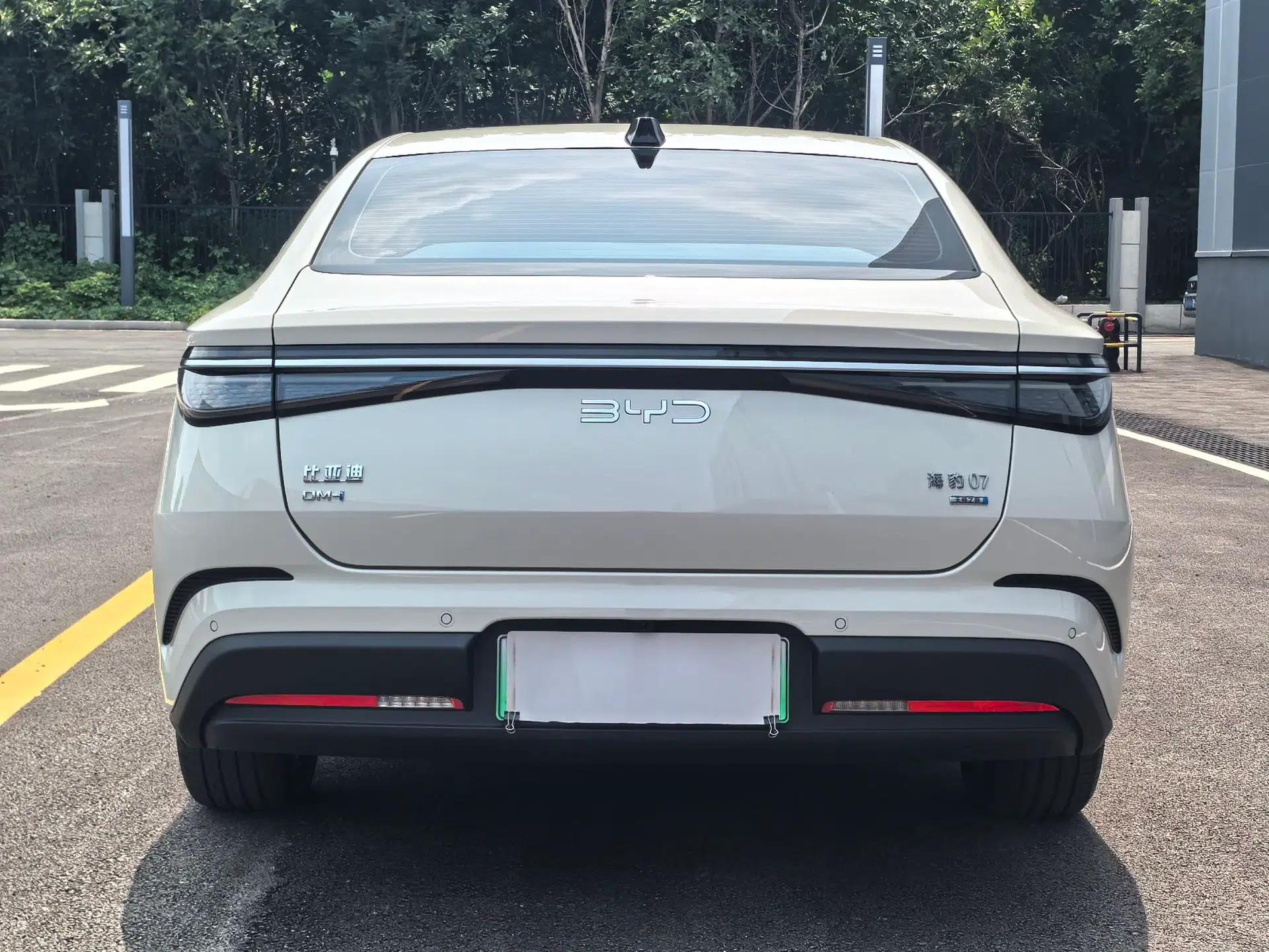 BYD Seal 07 DM-i 2026 DM-i 1.5T 230km Prestige Edition — миниатюра 16