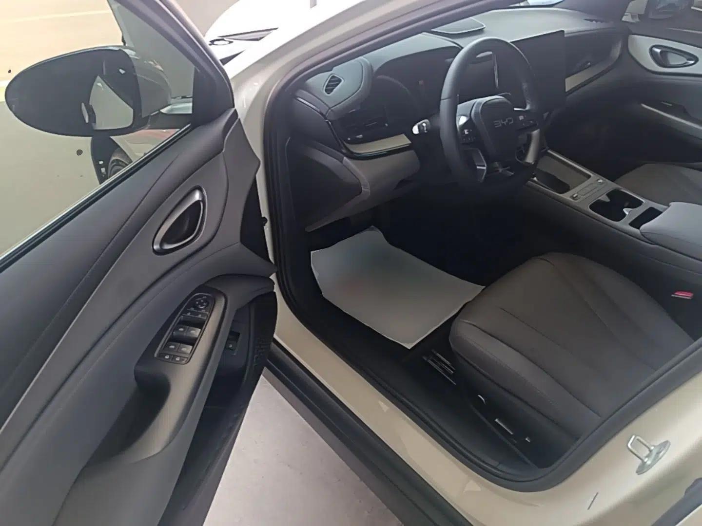 BYD Seal 07 DM-i 2026 DM-i 1.5T 230km Prestige Edition — миниатюра 25
