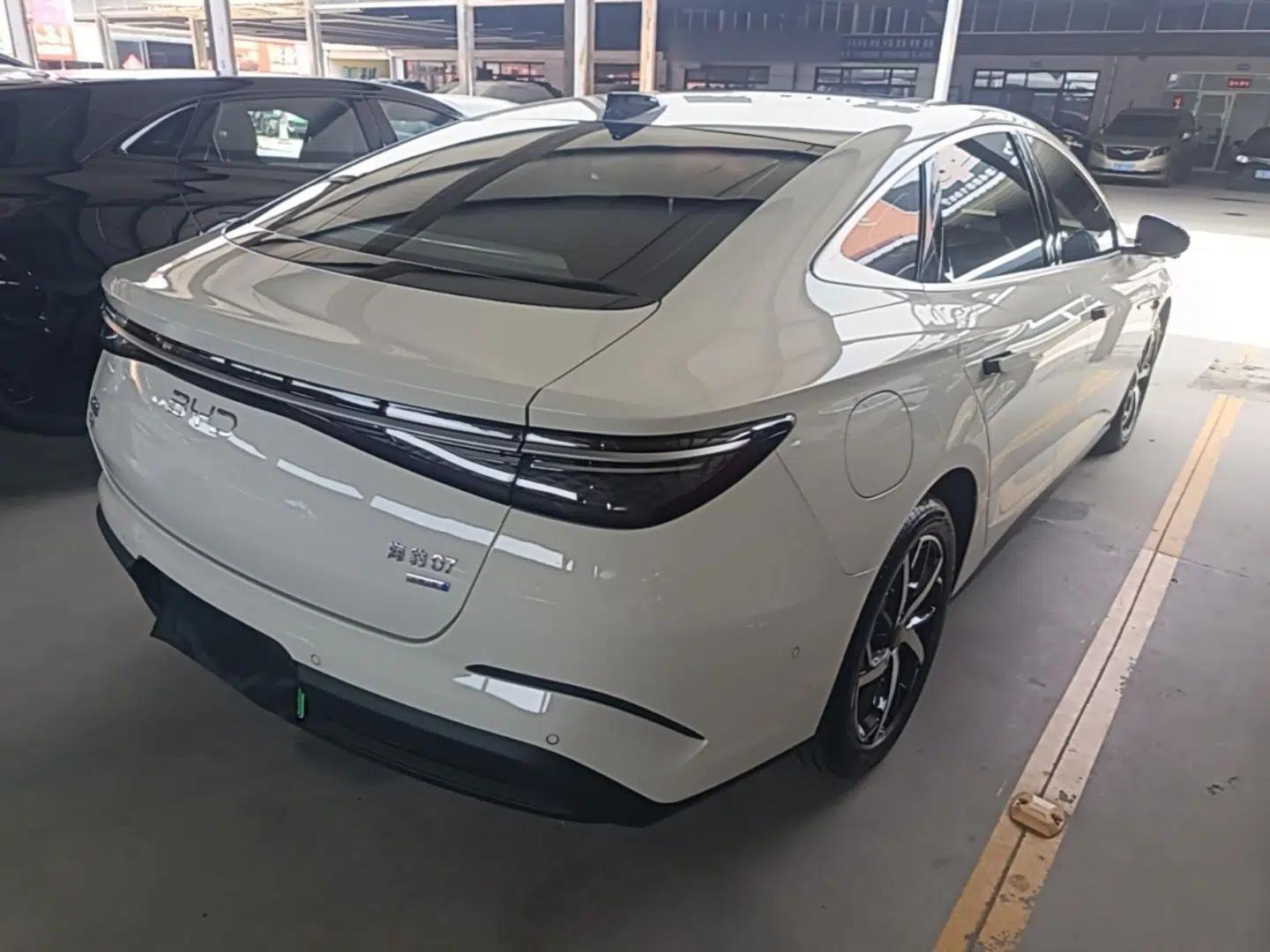 BYD Seal 07 DM-i 2026 DM-i 1.5T 230km Prestige Edition — миниатюра 6