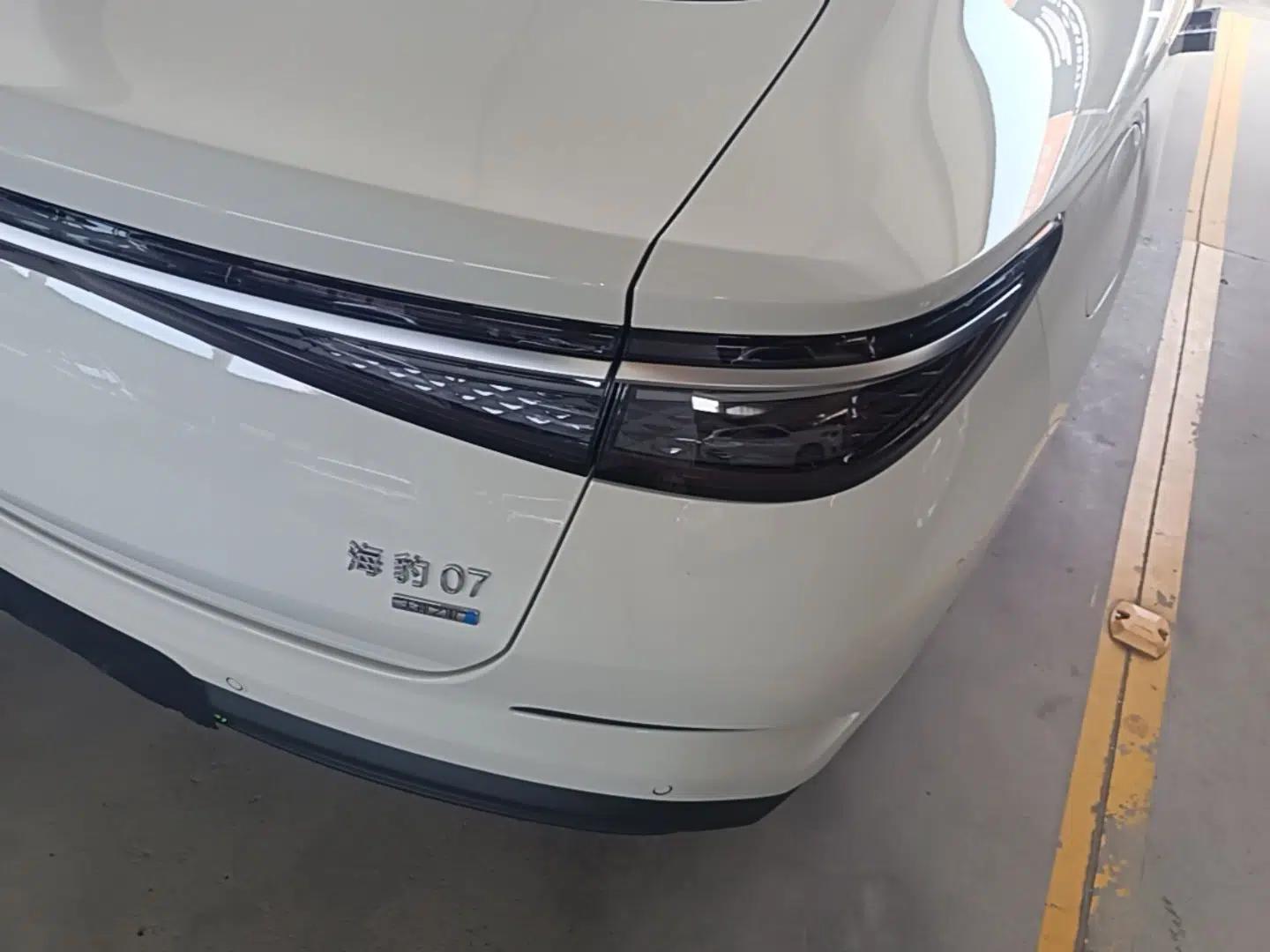 BYD Seal 07 DM-i 2026 DM-i 1.5T 230km Prestige Edition — миниатюра 9