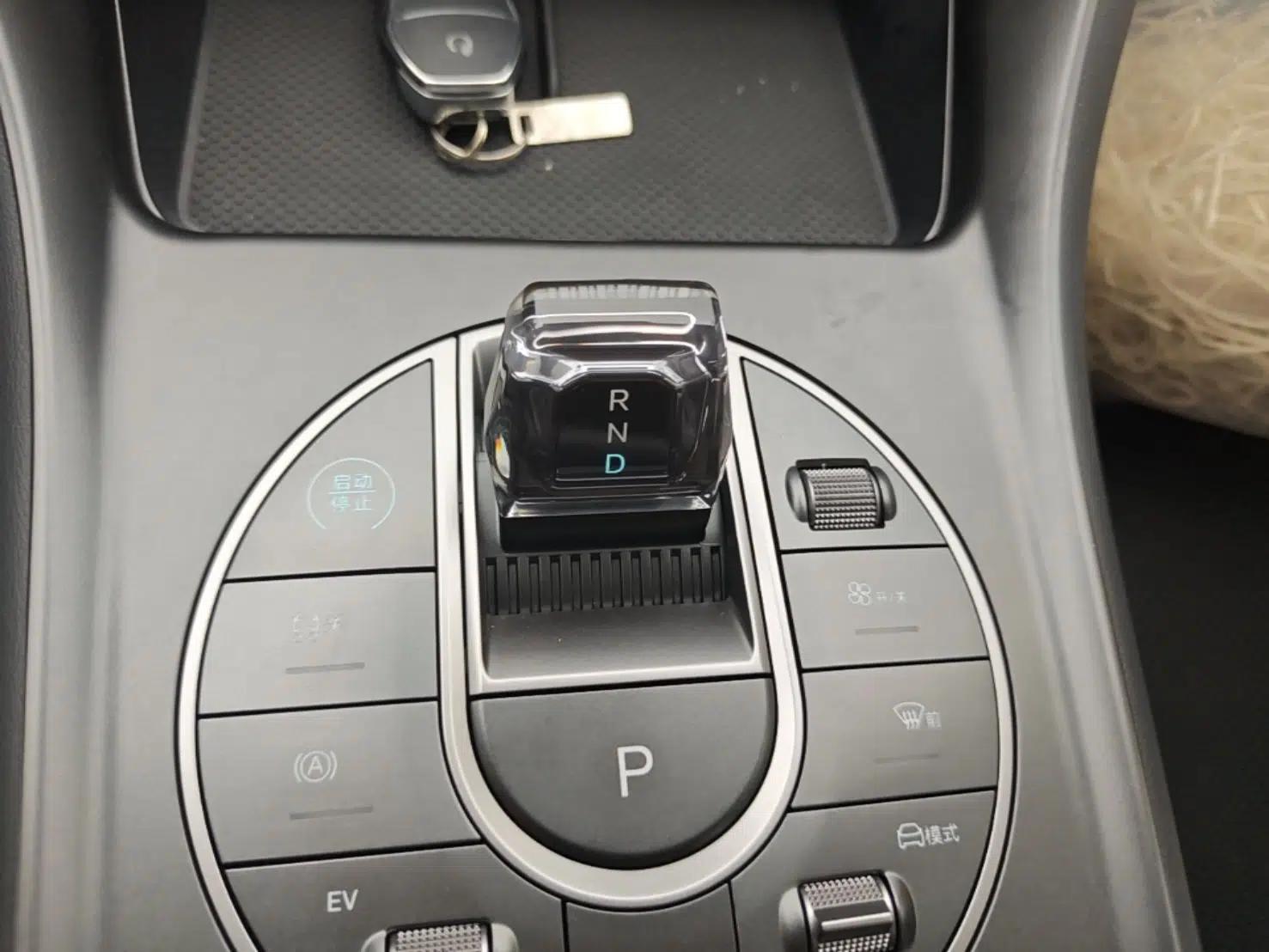 BYD Sealion 05 DM-i 2025 DM-i 75KM Prestige Model — миниатюра 16