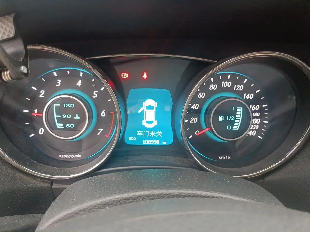 BAIC Senova D50 2016 1.5L Manual Elite Edition — миниатюра 11