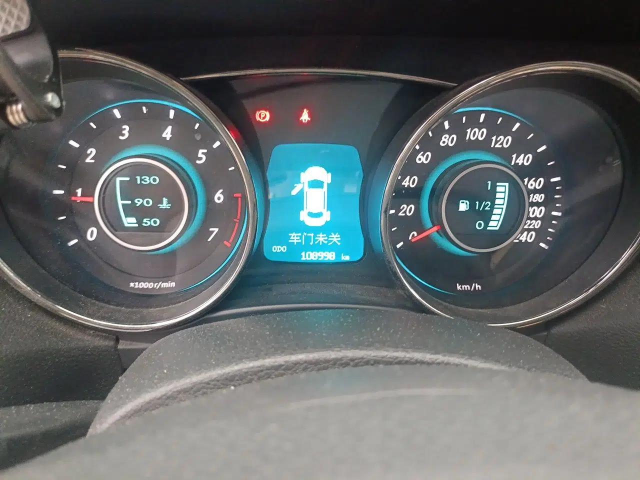 BAIC Senova D50 2016 1.5L Manual Elite Edition — миниатюра 12