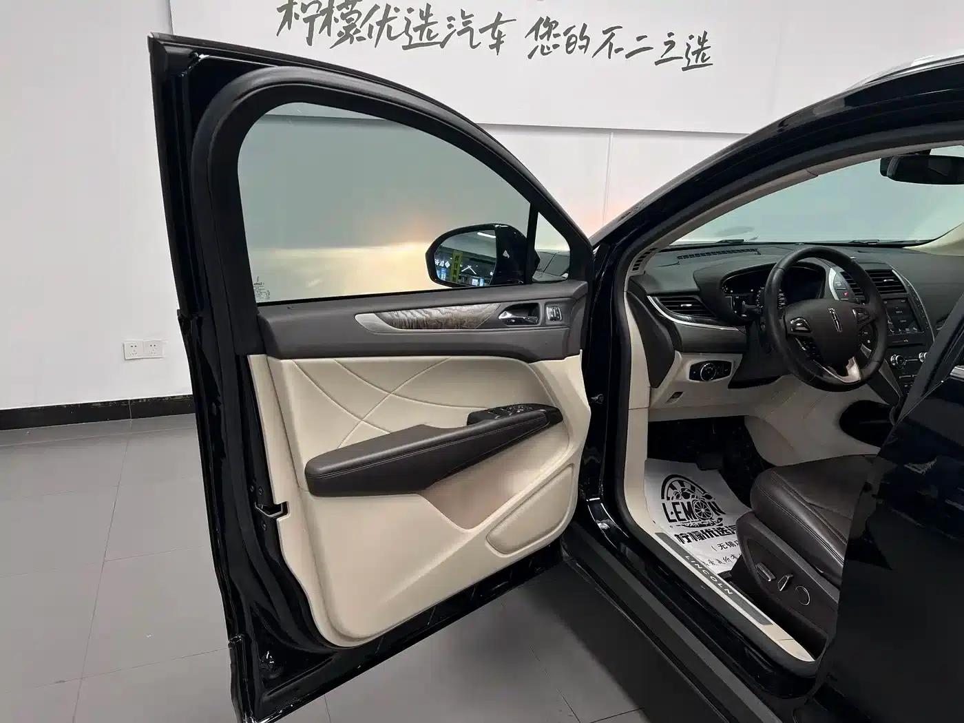 Lincoln MKC 2017 2.0T AWD Premium Edition — миниатюра 13