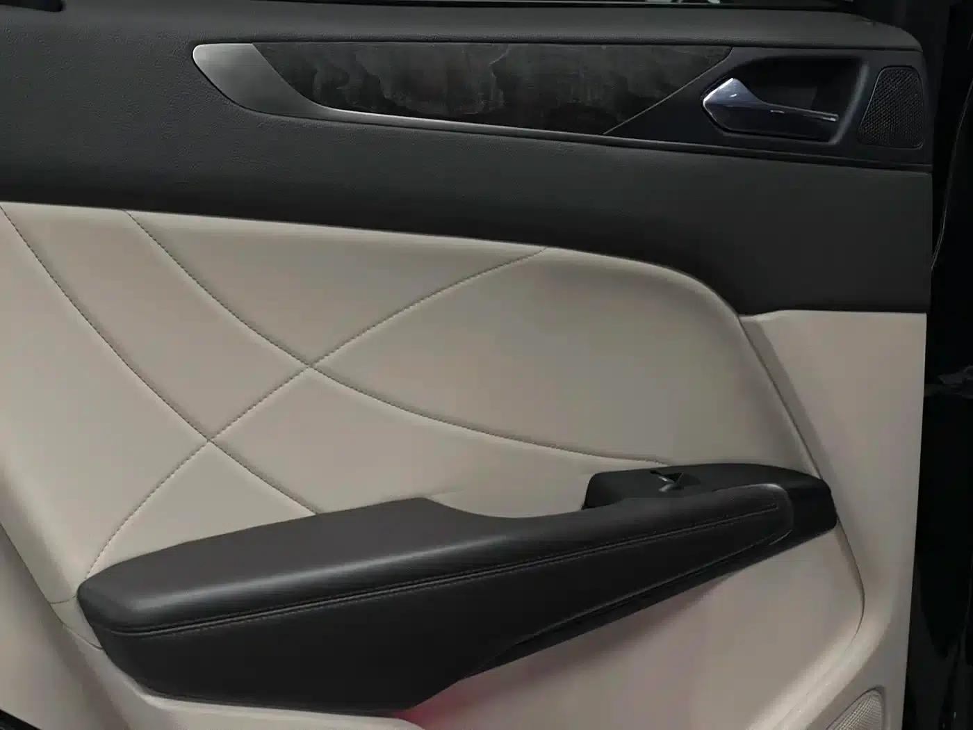 Lincoln MKC 2017 2.0T AWD Premium Edition — миниатюра 17