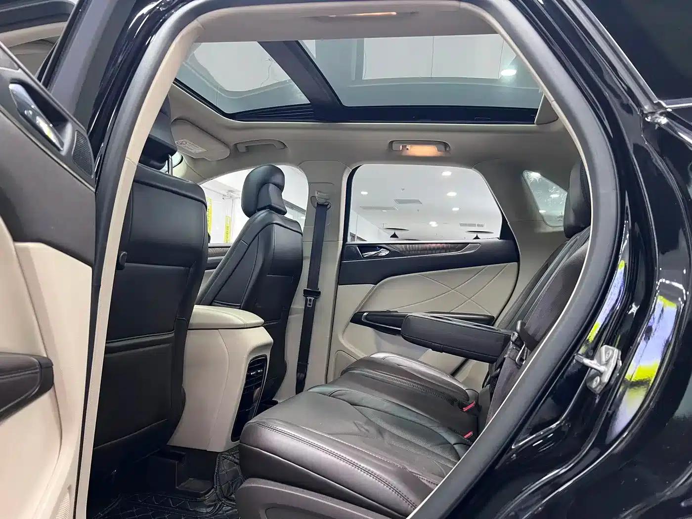 Lincoln MKC 2017 2.0T AWD Premium Edition — миниатюра 23