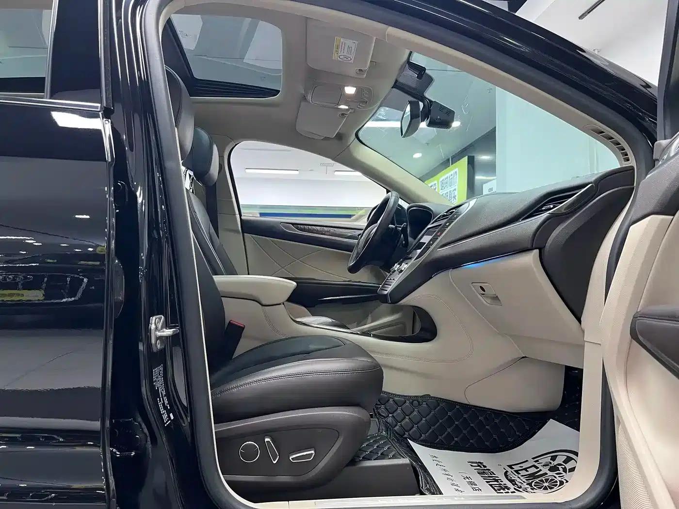 Lincoln MKC 2017 2.0T AWD Premium Edition — миниатюра 24