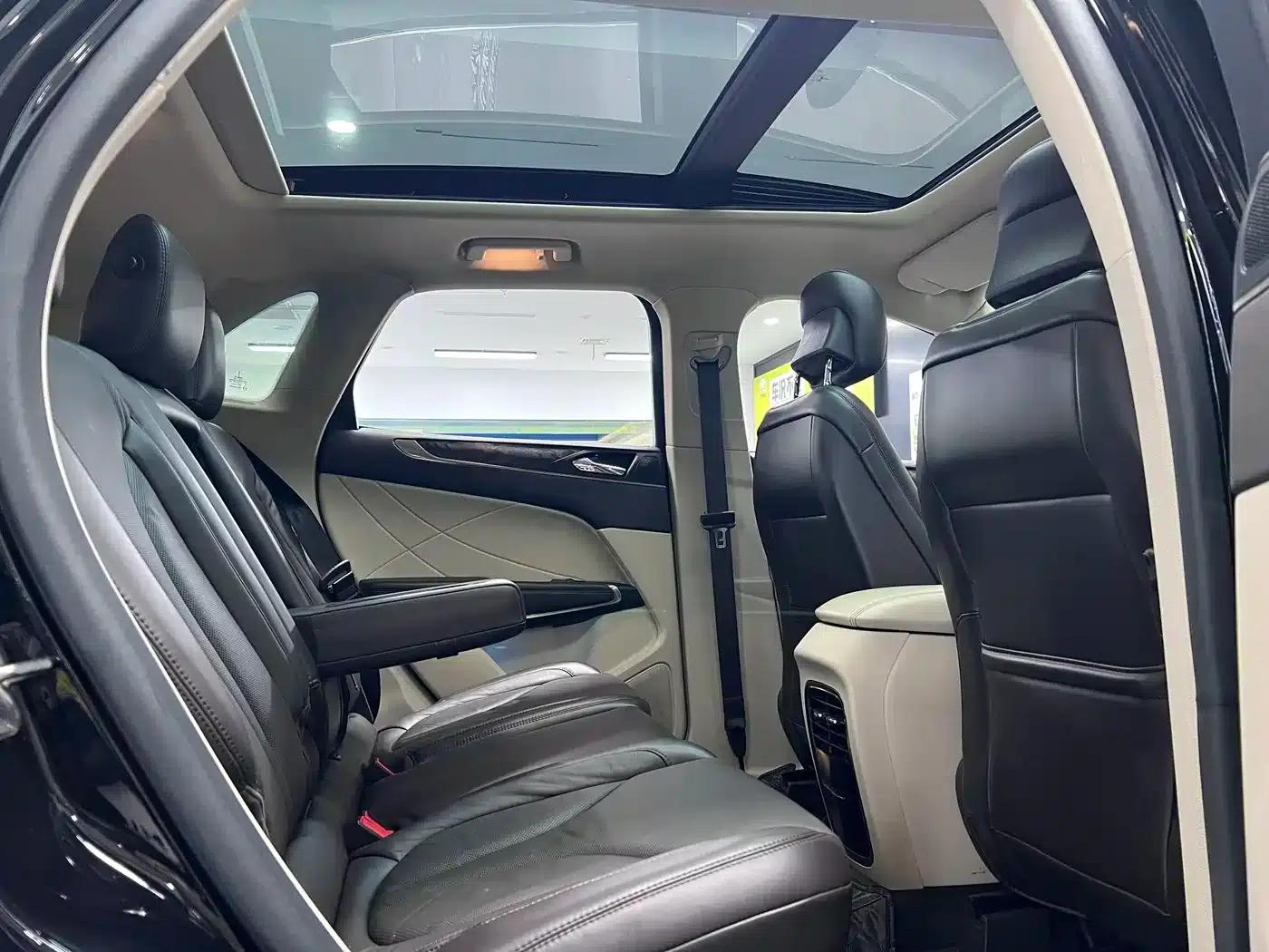 Lincoln MKC 2017 2.0T AWD Premium Edition — миниатюра 25