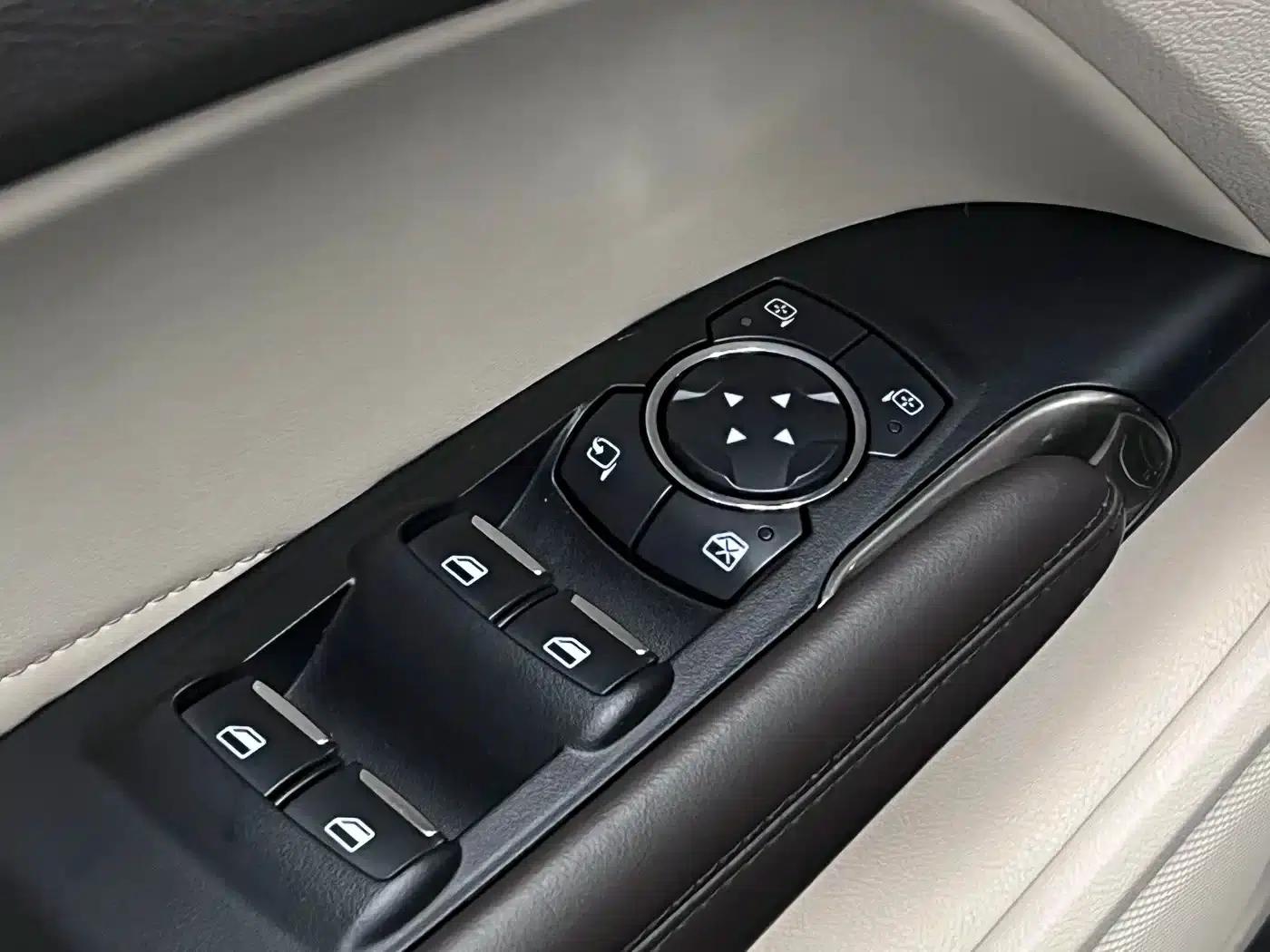 Lincoln MKC 2017 2.0T AWD Premium Edition — миниатюра 34