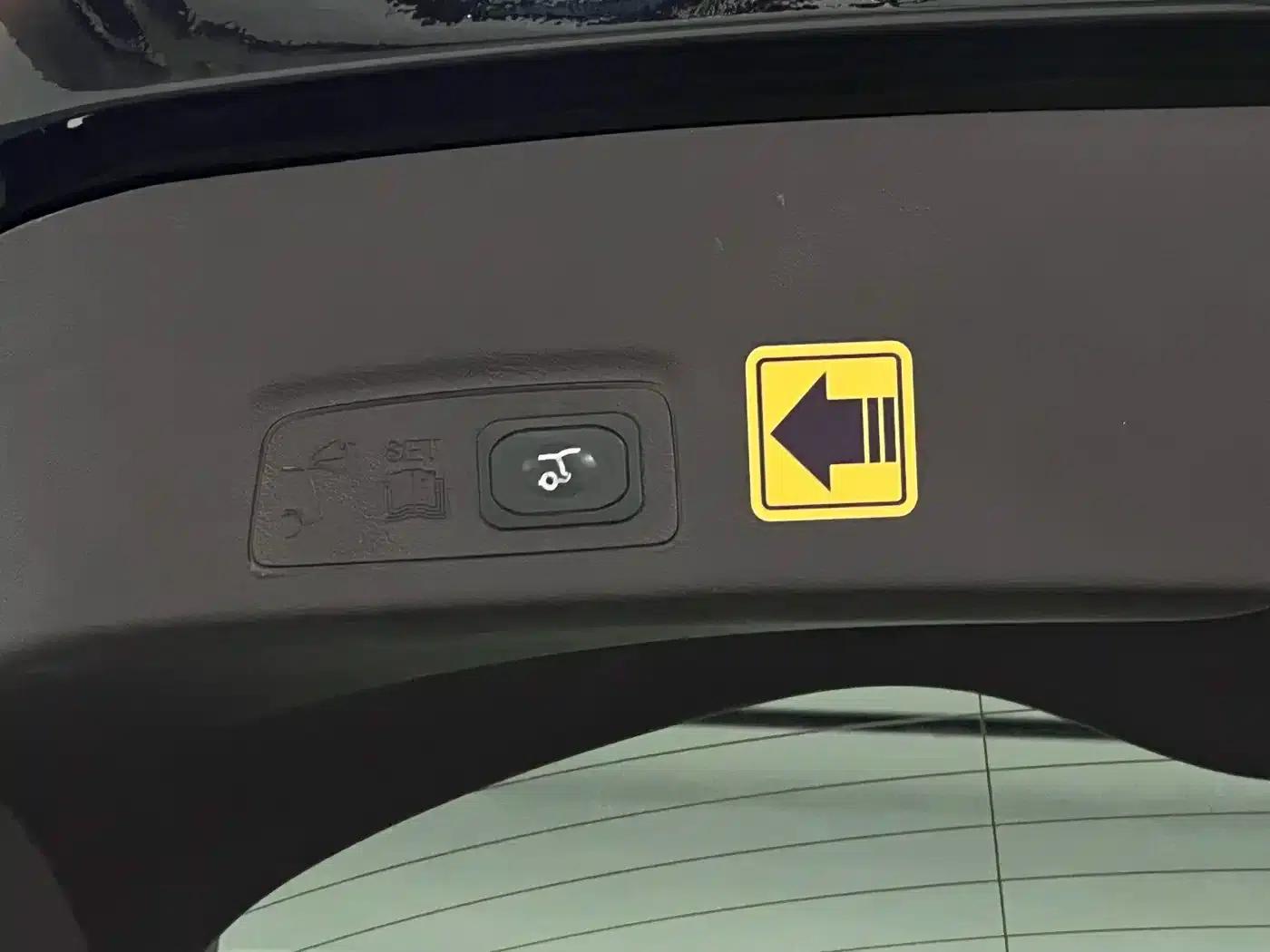Lincoln MKC 2017 2.0T AWD Premium Edition — миниатюра 41
