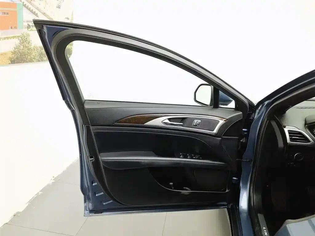 Lincoln MKZ 2018 2.0T Premium Edition — миниатюра 8