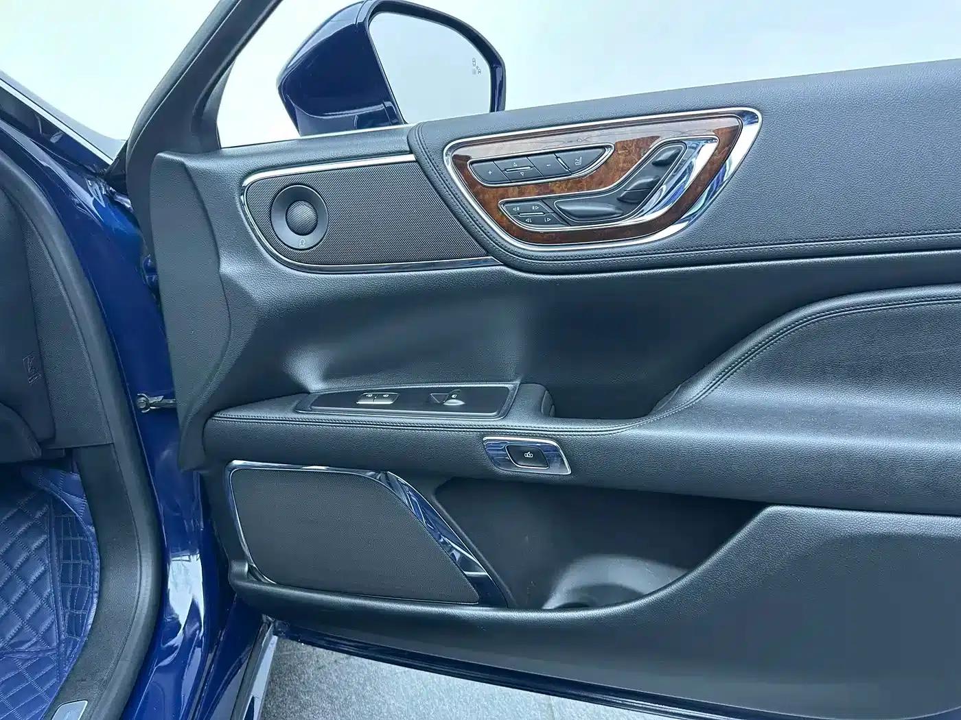 Lincoln Continental 2017 2.0T Two-Wheel Drive Premium Edition — миниатюра 13
