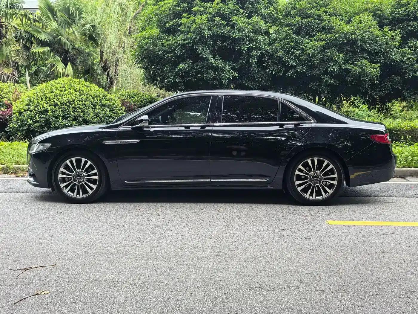 Lincoln Continental 2017 3.0T AWD Reserve — миниатюра 4