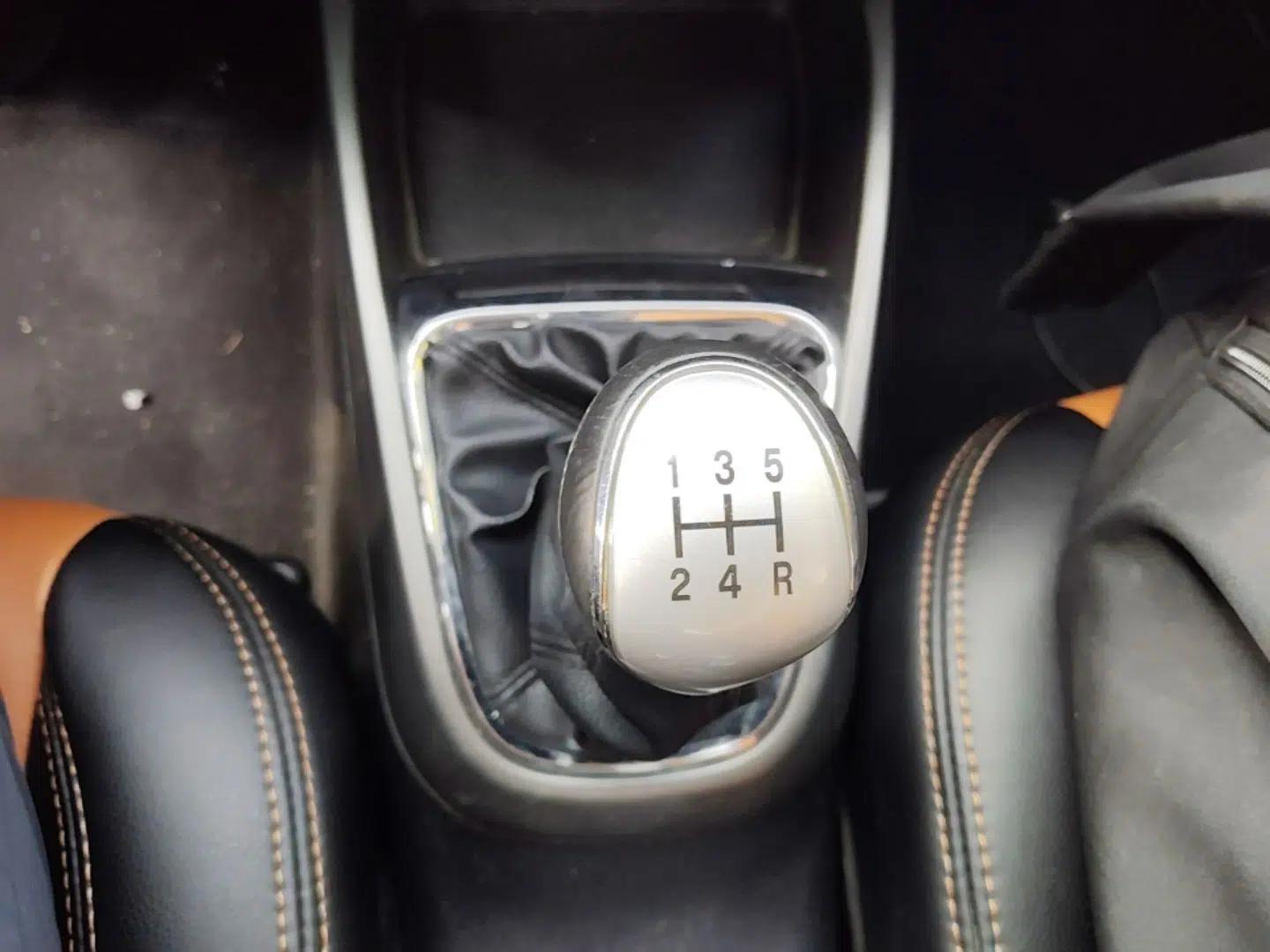 CHANGAN CS15 2016 1.5L Manual Fashion Edition — миниатюра 21