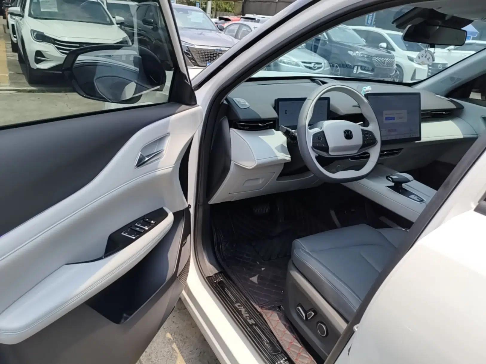 CHANGAN UNI-Z 2025 1.5T Premium Edition — миниатюра 18