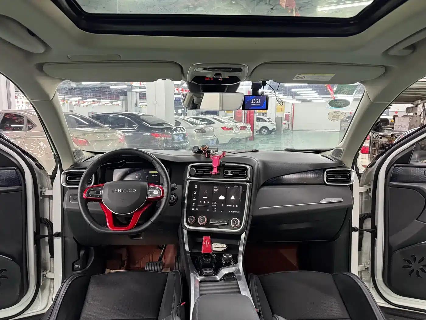 Lynk & Co 01 EM-P 2018 1.5T PHEV Pro (National V Emission Standard) — миниатюра 6