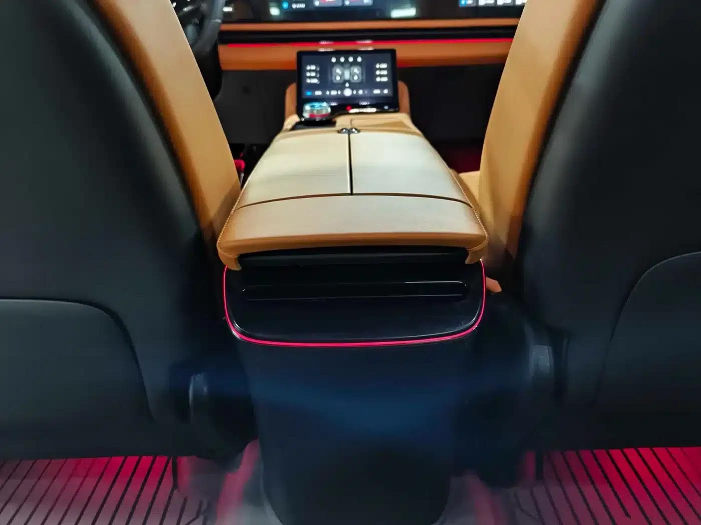 Voyah Chase Light 2024 PHEV AWD Extended Range Executive Edition — миниатюра 11