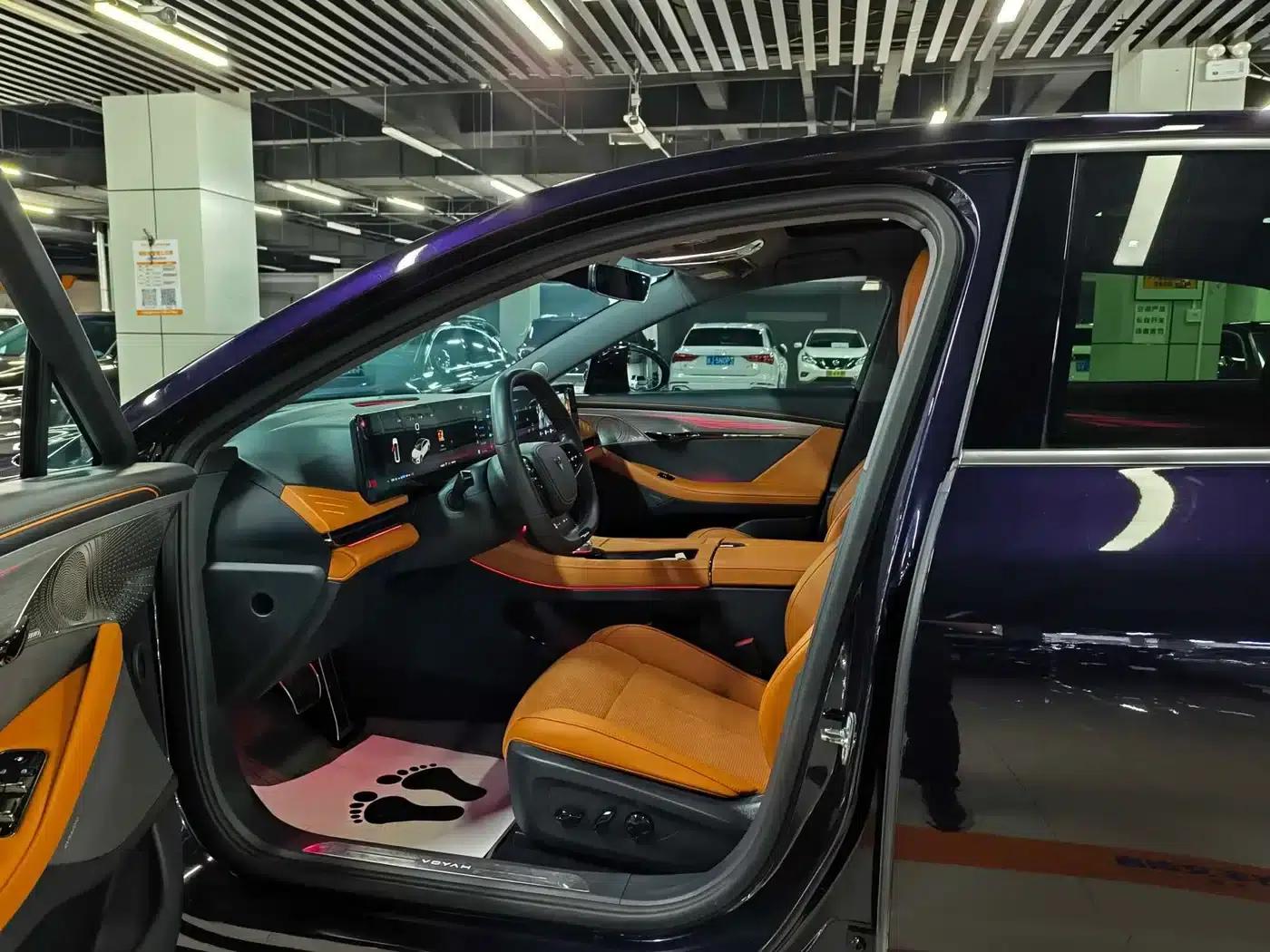 Voyah Chase Light 2024 PHEV AWD Extended Range Executive Edition — миниатюра 4