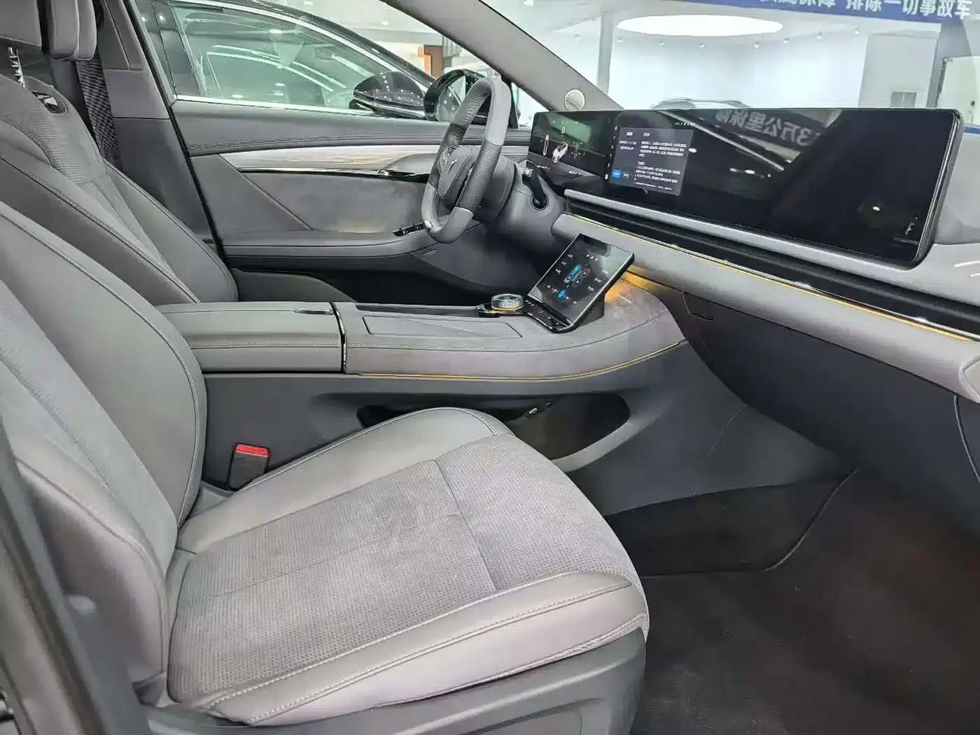 Voyah Chasing the Light 2024 PHEV AWD Long Range Flagship Edition — миниатюра 6