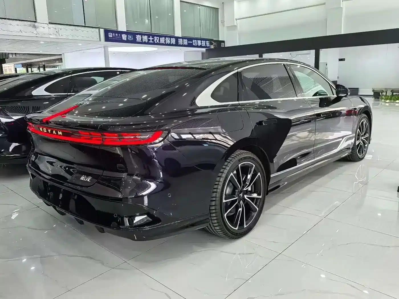 Voyah Chasing the Light 2024 PHEV AWD Long Range Flagship Edition — миниатюра 8