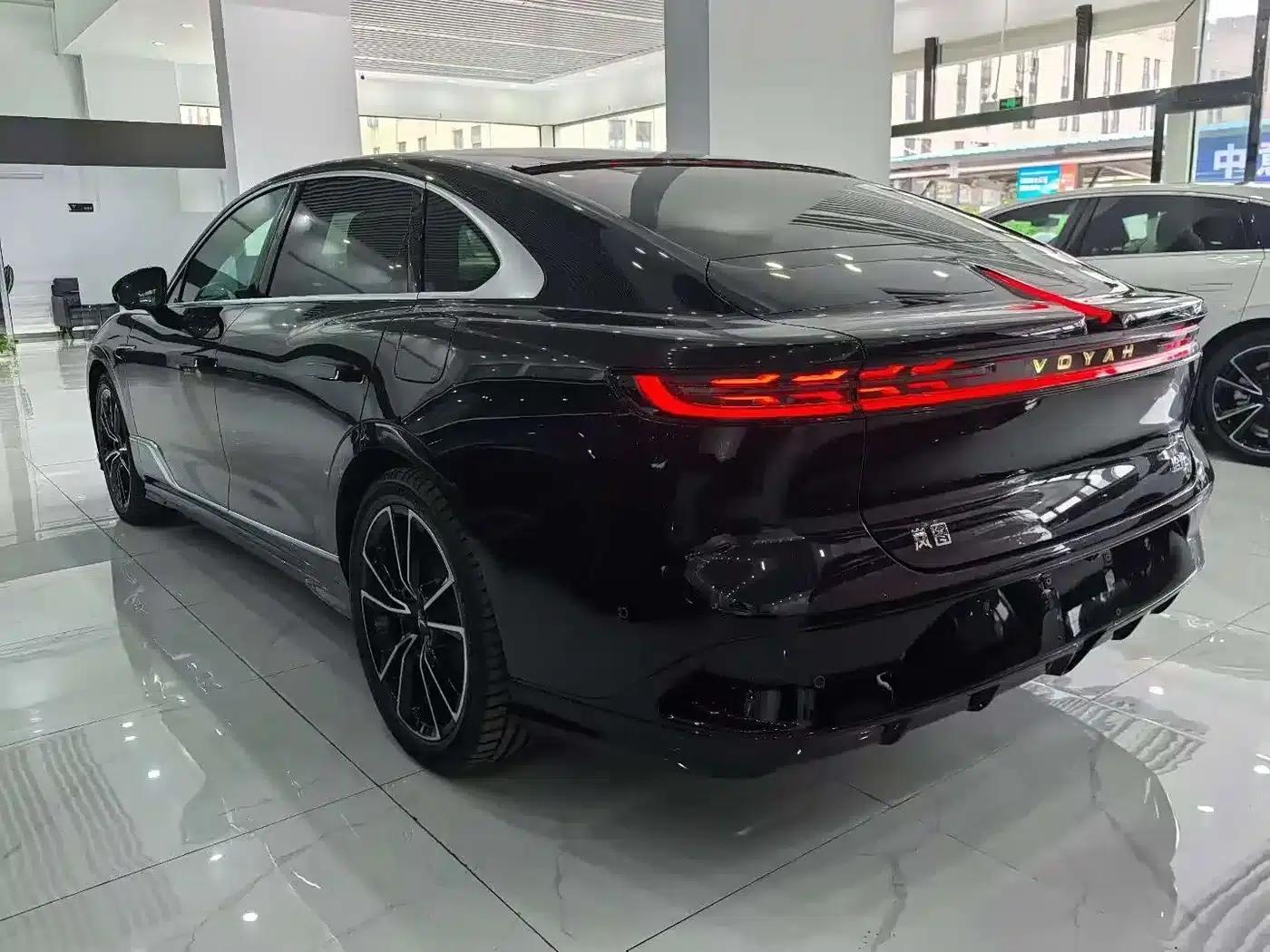Voyah Chasing the Light 2024 PHEV AWD Long Range Flagship Edition — миниатюра 9