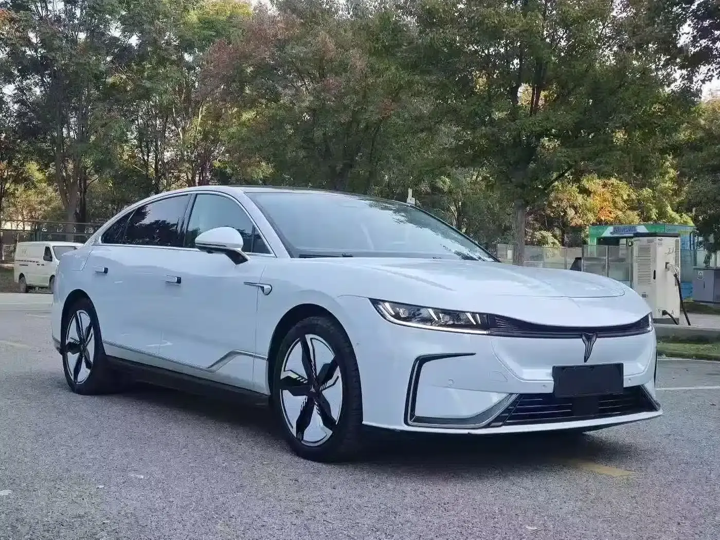 Voyah Chasing Light 2023 AWD Flagship Edition — миниатюра 3