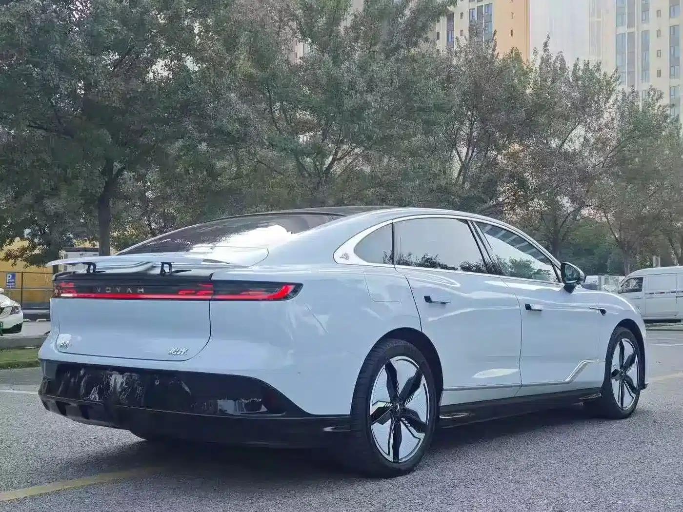 Voyah Chasing Light 2023 AWD Flagship Edition — миниатюра 8