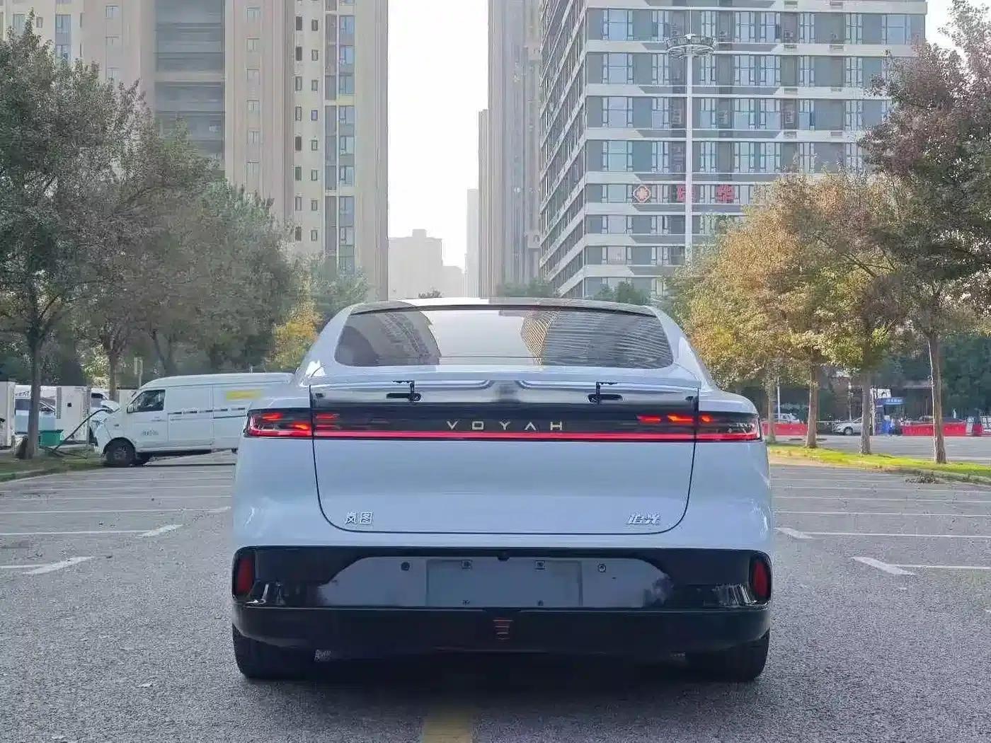 Voyah Chasing Light 2023 AWD Flagship Edition — миниатюра 9