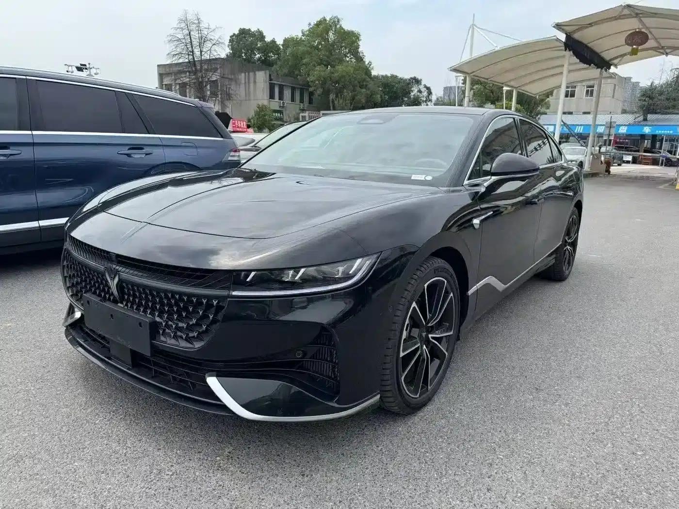 Voyah Chasing the Light 2024 PHEV AWD Long Range Flagship Edition — миниатюра 1