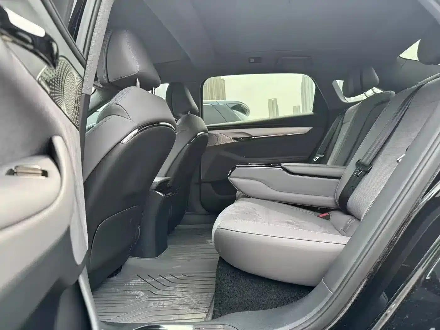 Voyah Chasing the Light 2024 PHEV AWD Long Range Flagship Edition — миниатюра 6