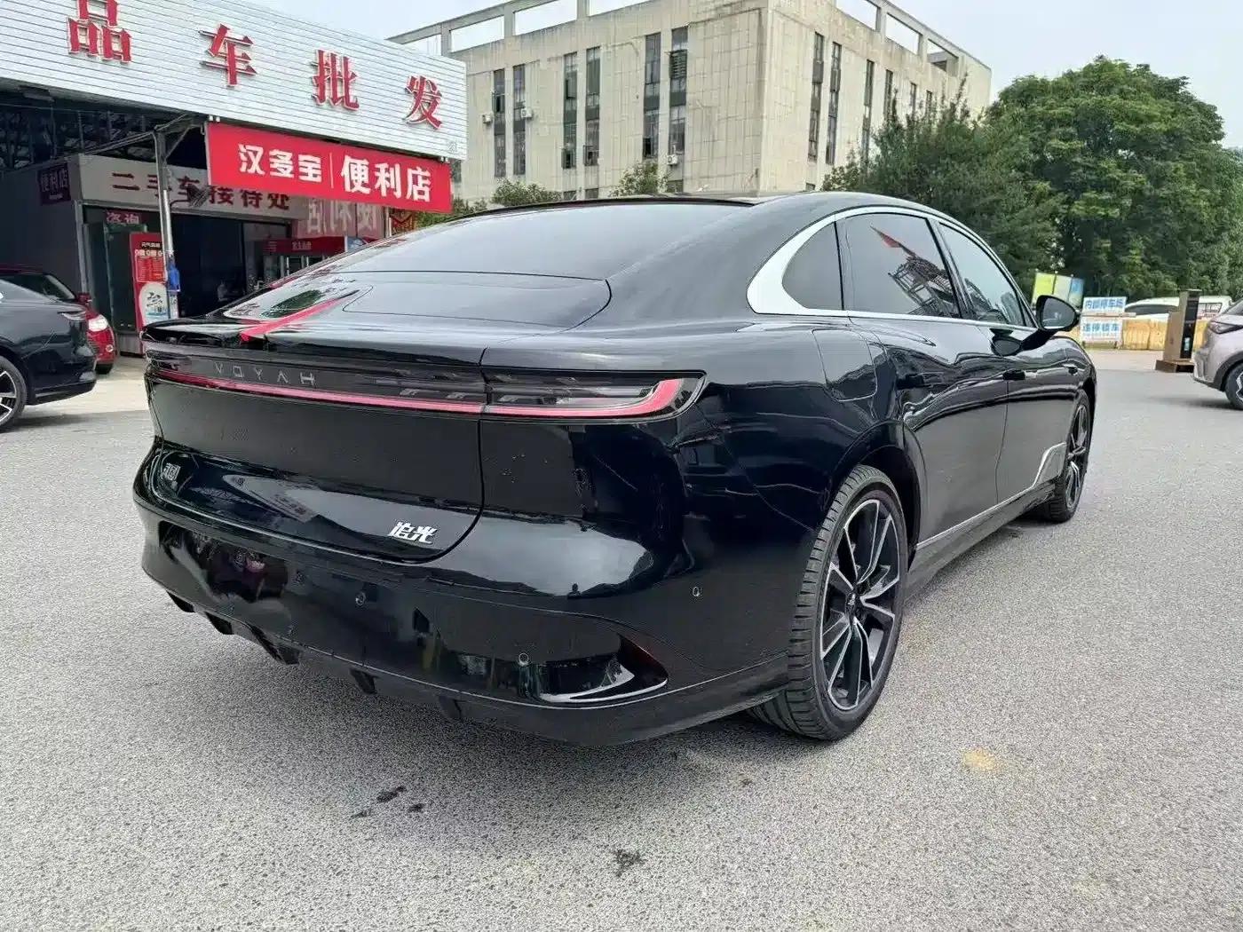 Voyah Chasing the Light 2024 PHEV AWD Long Range Flagship Edition — миниатюра 7