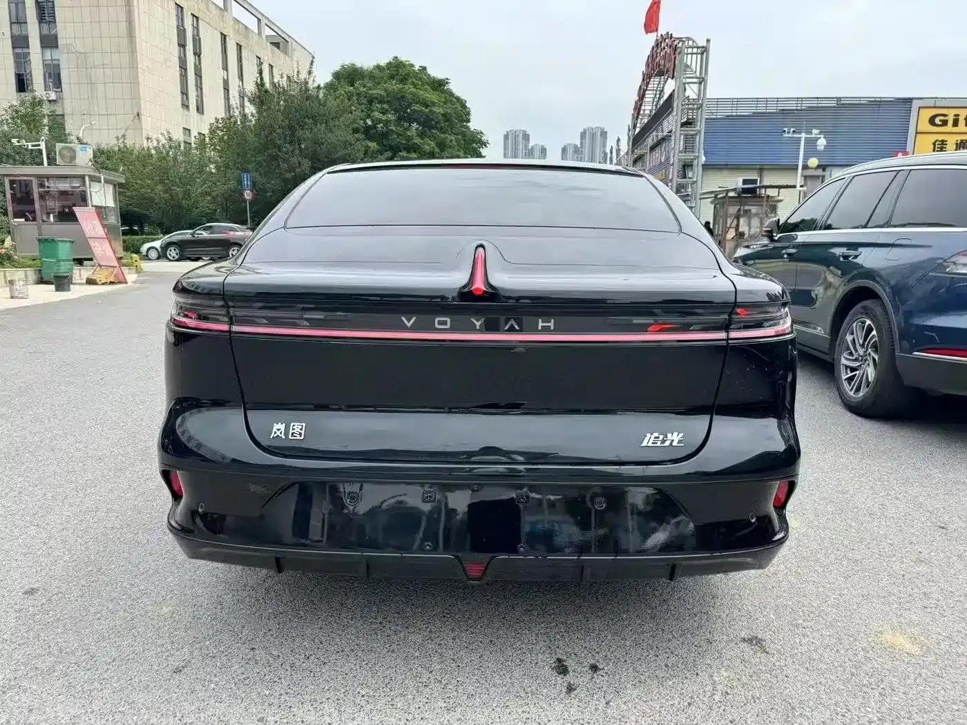 Voyah Chasing the Light 2024 PHEV AWD Long Range Flagship Edition — миниатюра 8