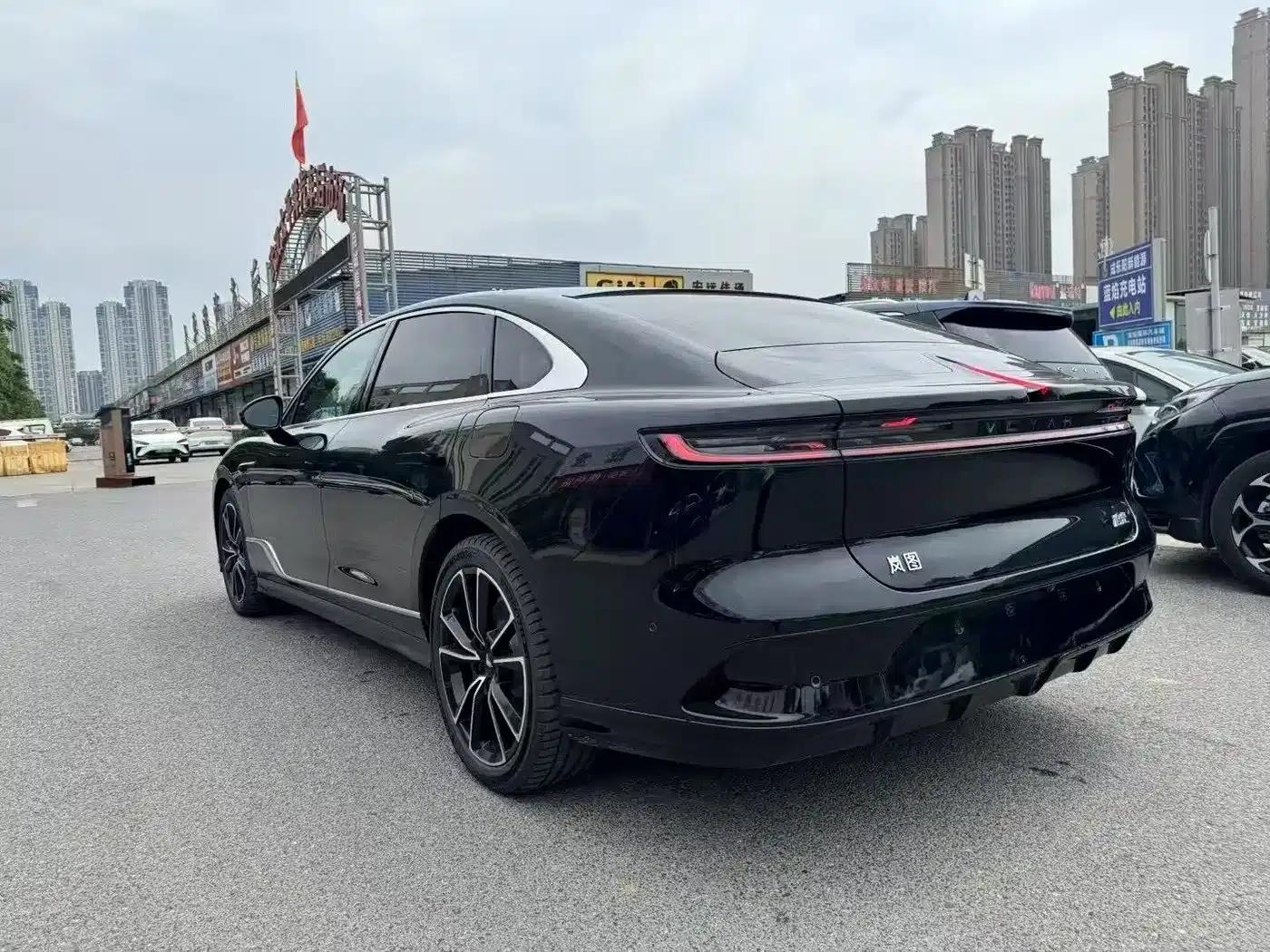 Voyah Chasing the Light 2024 PHEV AWD Long Range Flagship Edition — миниатюра 9