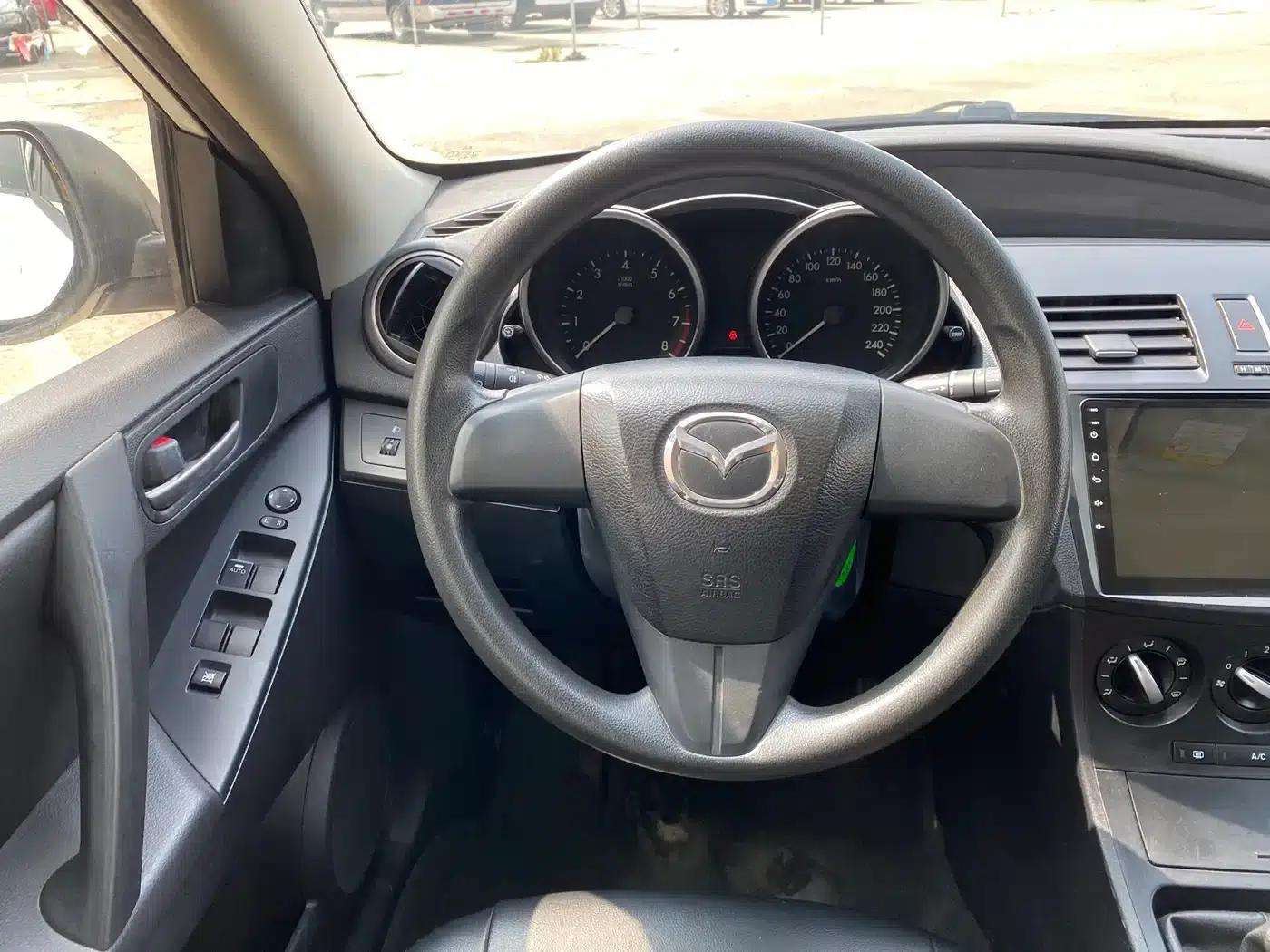 Mazda3 Axela 2012 Hatchback 1.6L Manual Comfort — миниатюра 11